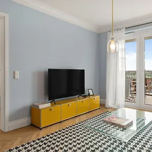 Cls Zentrale City-wohnung In Mit E-laden Und Tiefgarage, Klimaanlage, Wlan, Grosser Balkon, Blick Ueber Hamburg, Parkplatz, Cafe Im Haus, Bushaltestelle Direkt Gegenueber, Flex Check In Apartment
